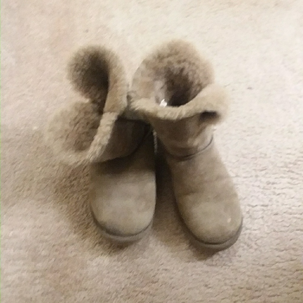 Grey-green Uggs